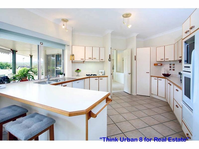 11 Preston Place, Brookfield QLD 4069